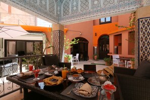 Daily continental breakfast (MAD 5.00 per person) - Hotel Tafoukt (Marrakech)