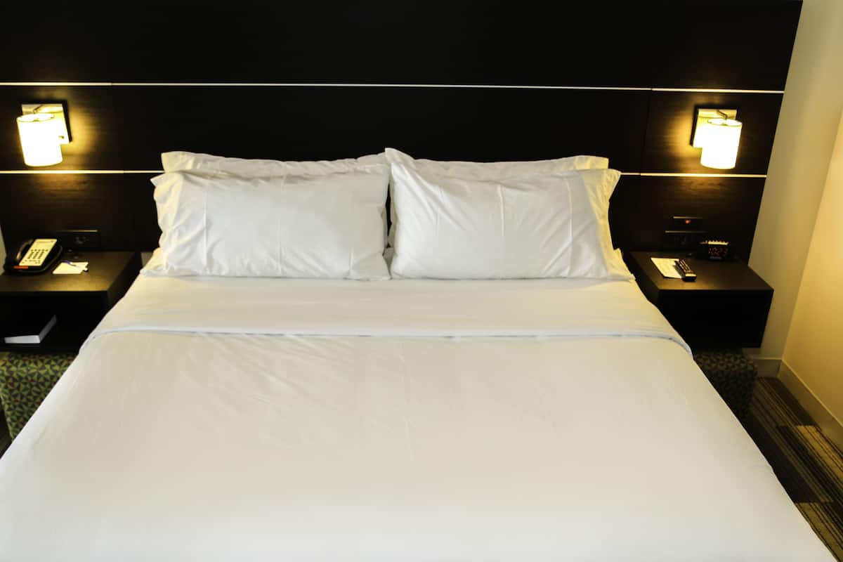 1 bedroom, premium bedding, in-room safe, desk