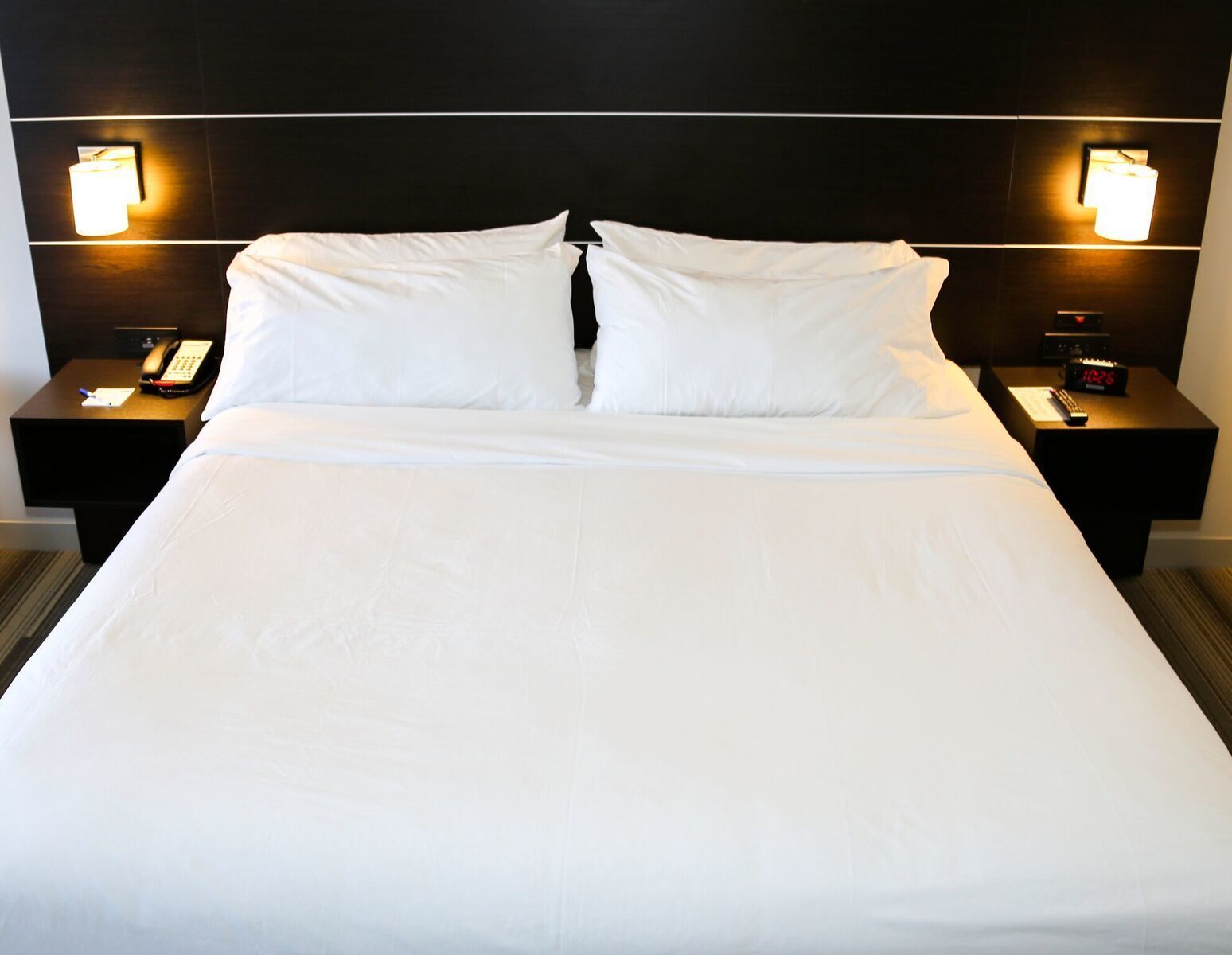 standard room, 1 king bed | 1 bedroom, premium bedding, in-room safe, desk