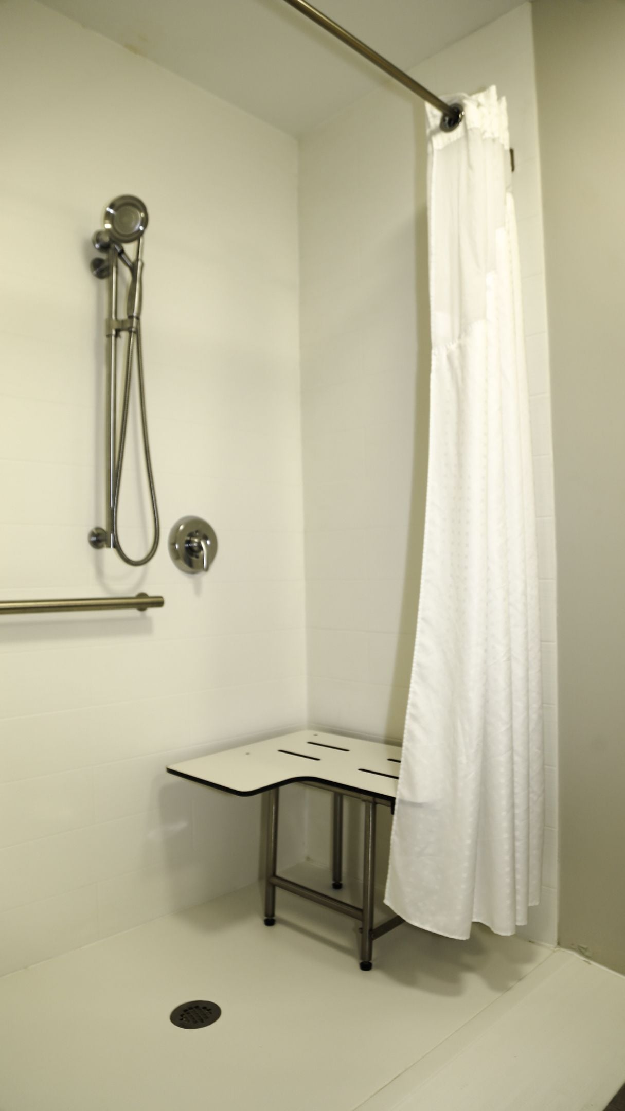 standard room, 1 king bed, accessible (mobility, roll-in shower) | bathroom | free toiletries, hair dryer, towels, soap