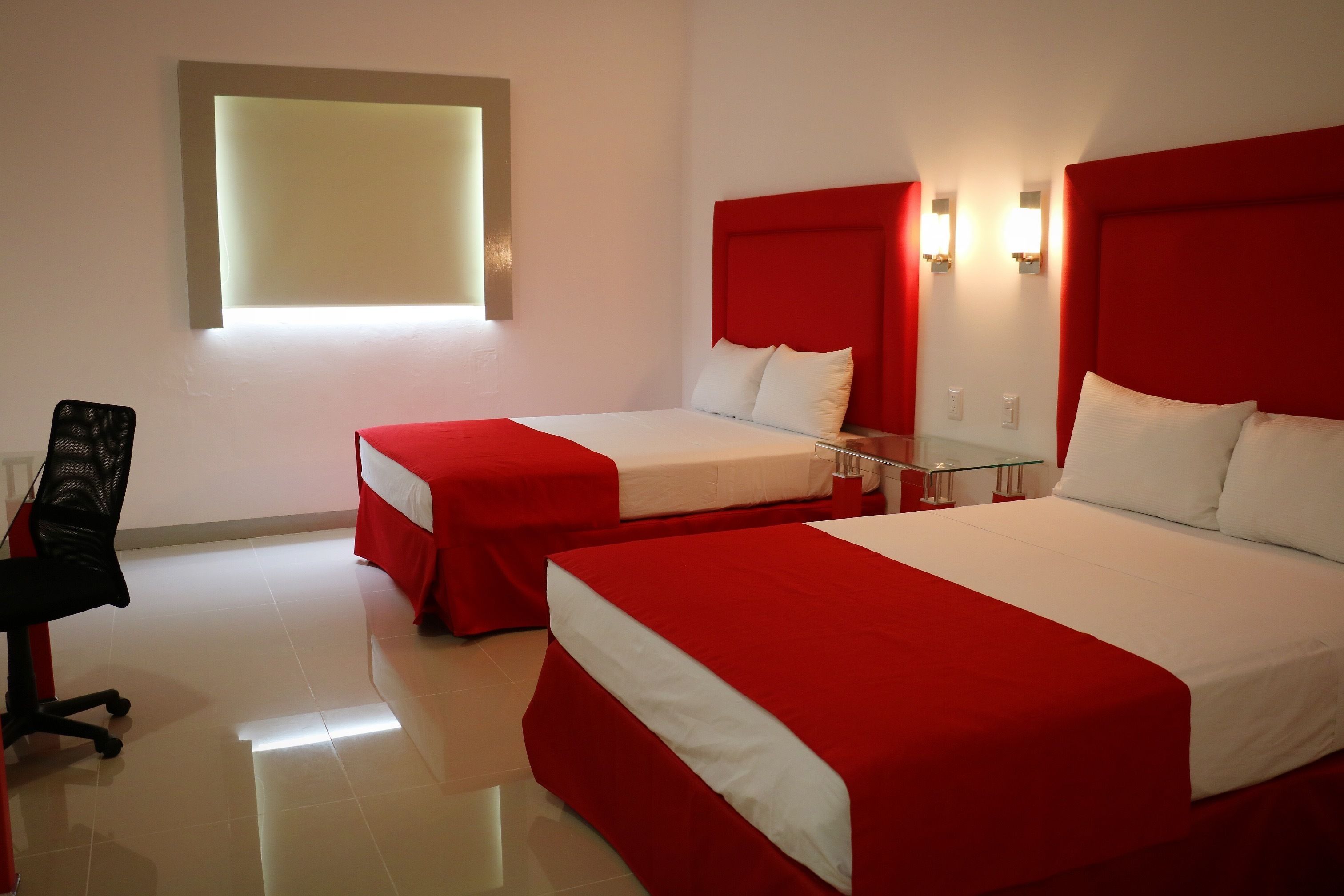 standard room, 2 double beds | in-room safe, desk, free wifi, bed sheets