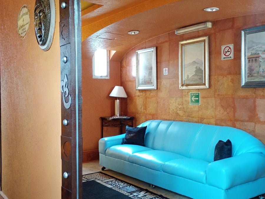 Traditional Double Room | Living area | 32-inch flat-screen TV with cable channels, TV, DVD player