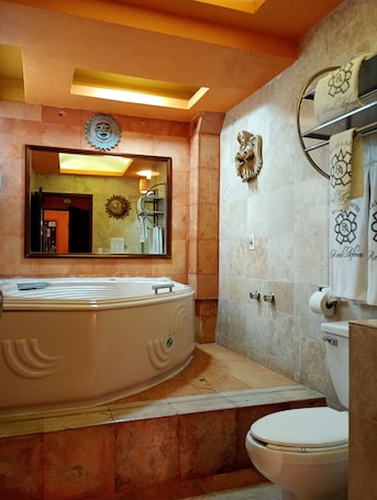 Traditional Double Room | Free WiFi, bed sheets. Hotel Real Azteca