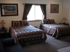 Studio, 2 Queen Beds, Kitchenette | Individually decorated, individually furnished, desk, free WiFi - Evergreen Motel (Coram)