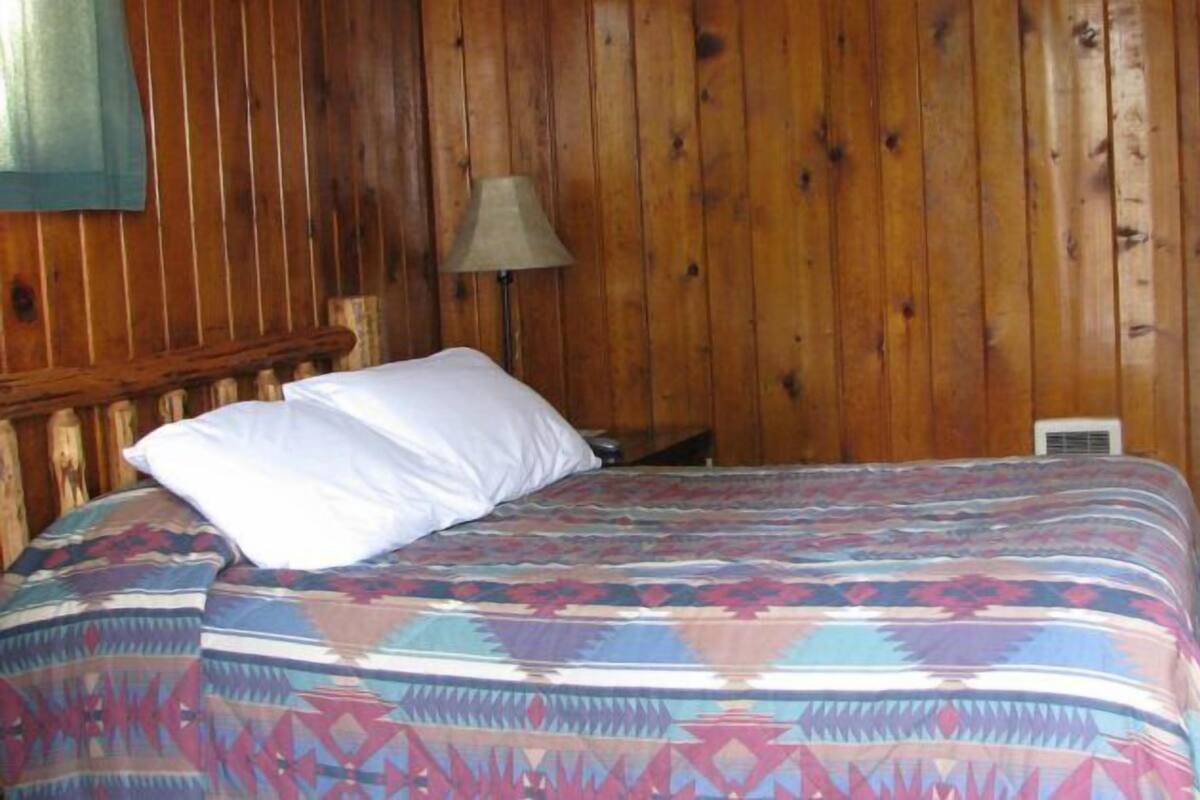 Cabin 5, 2 Queen Beds, Kitchenette | Desk, WiFi (free), individually decorated, individually furnished