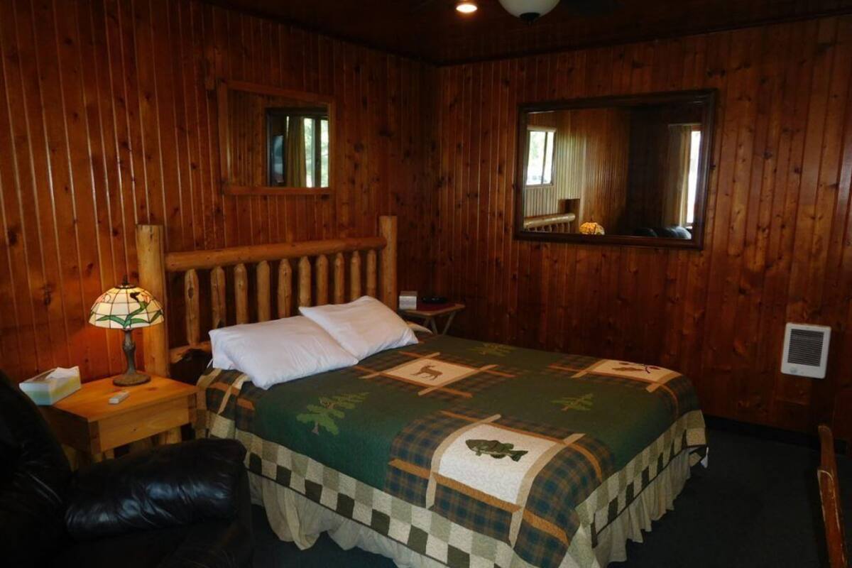 Room 9, 1 Queen Bed | Desk, WiFi (free), individually decorated, individually furnished