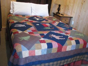 Cabin 3, 1 Bedroom | Individually decorated, individually furnished, desk, free WiFi - Evergreen Motel (Coram)