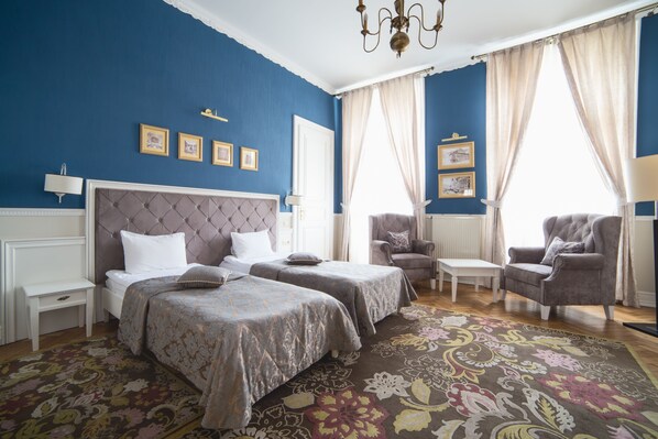 Comfort Twin Room | Minibar, in-room safe, desk, iron/ironing board - Modern Art Hotel (Lviv)