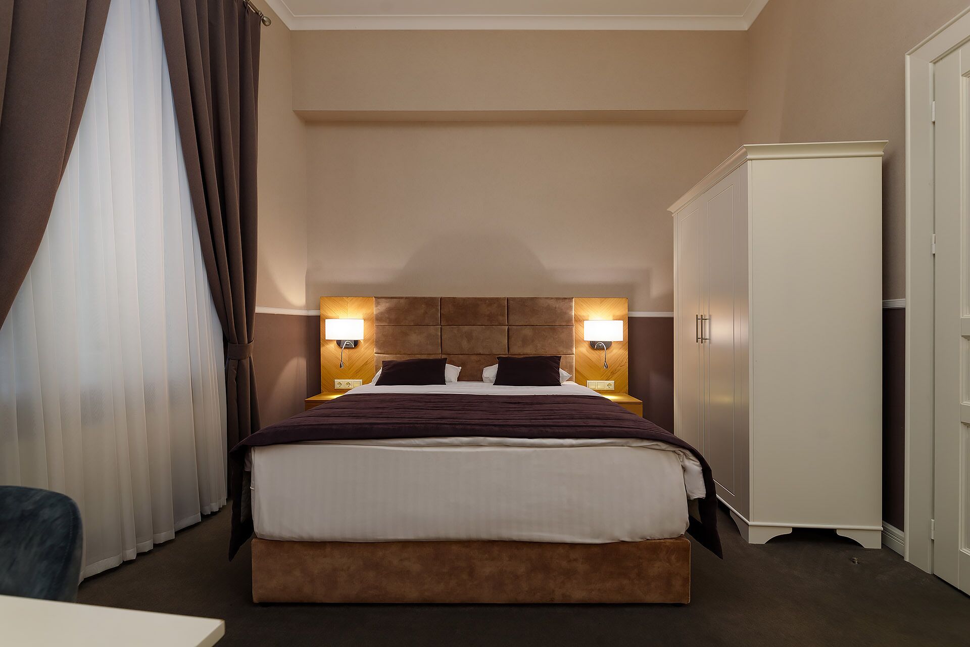 Standard Double or Twin Room, 1 Bedroom | Minibar, in-room safe, desk, iron/ironing board