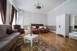 Junior Suite | Minibar, in-room safe, desk, iron/ironing board - Modern Art Hotel (Lviv)