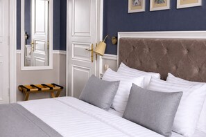 Classic Double Room, 1 Bedroom | Minibar, in-room safe, individually furnished, desk - Modern Art Hotel - Maestro (Lviv)