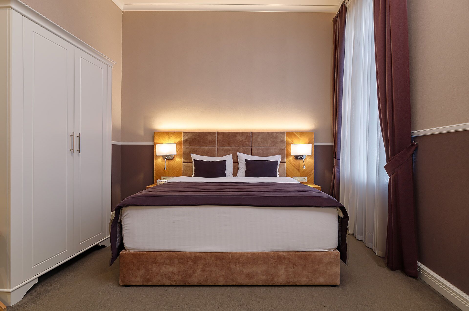 Comfort Double or Twin Room, 1 Bedroom | Minibar, in-room safe, desk, iron/ironing board