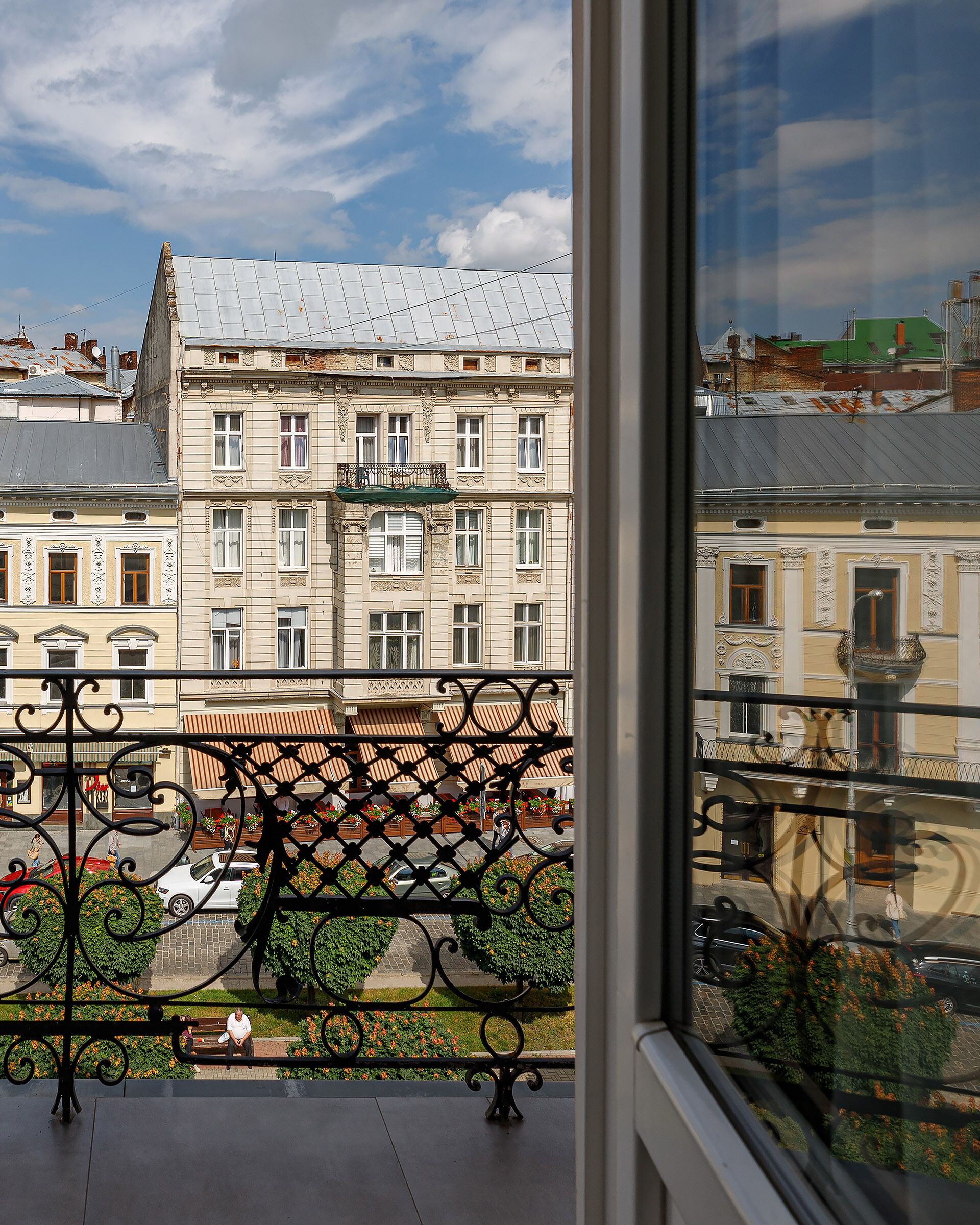 Junior Room, Balcony | Minibar, in-room safe, desk, iron/ironing board