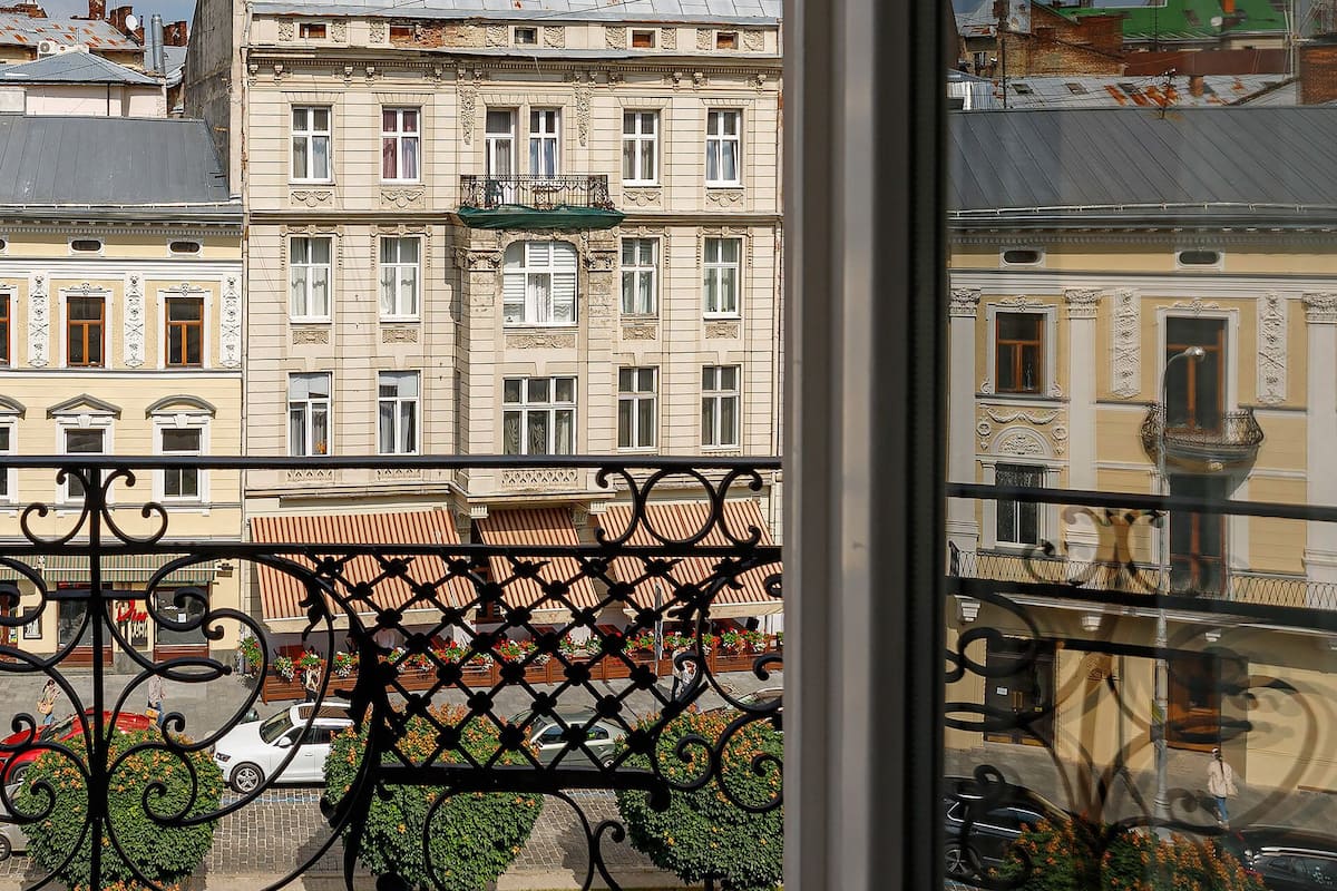 Junior Room, Balcony | Minibar, in-room safe, desk, iron/ironing board