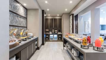 Sarapan lengkap setiap hari dengan biaya tambahan