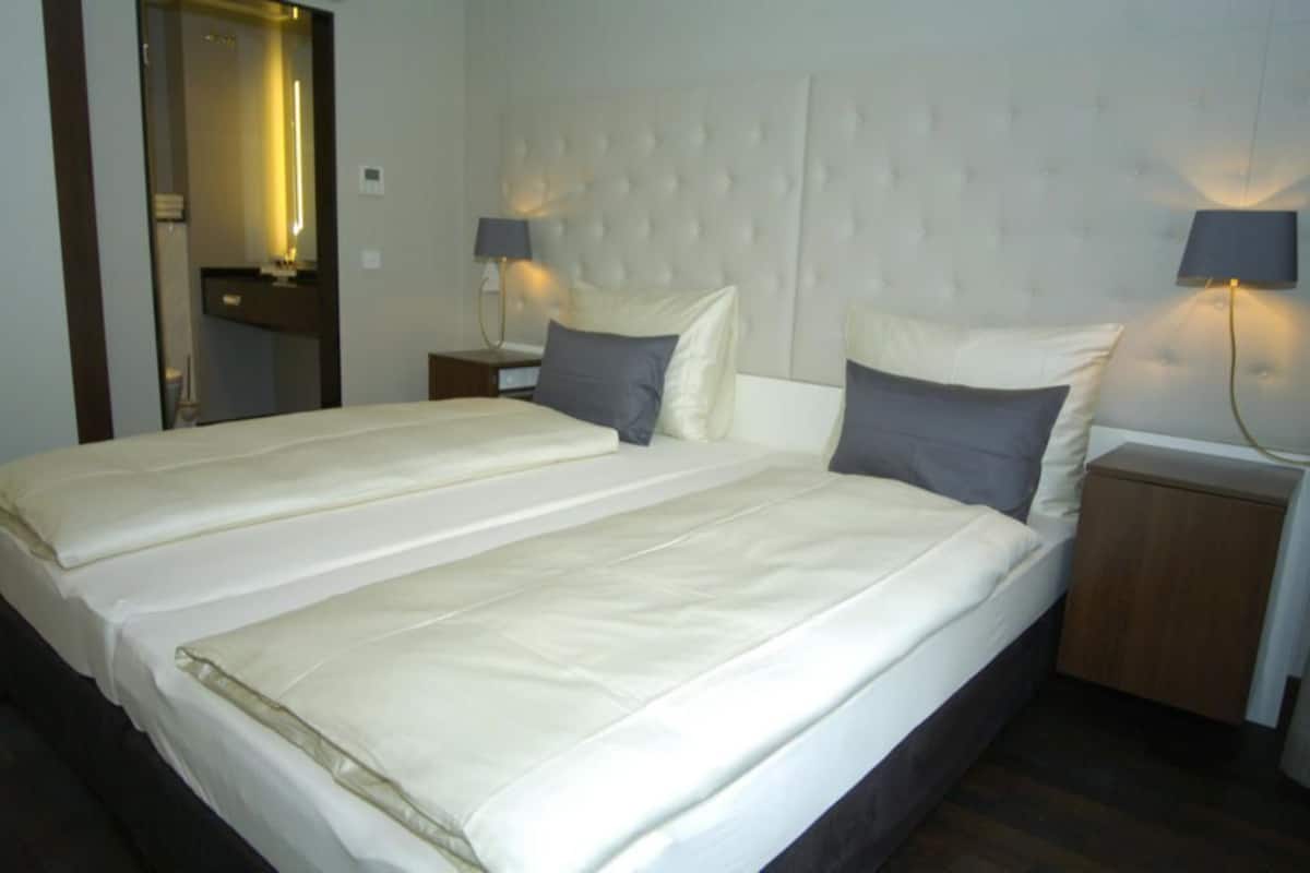 Minibar, in-room safe, desk, soundproofing