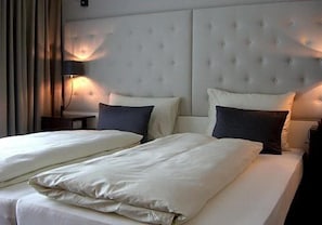 Minibar, in-room safe, desk, soundproofing - Hotel Europa Style (Frankfurt)