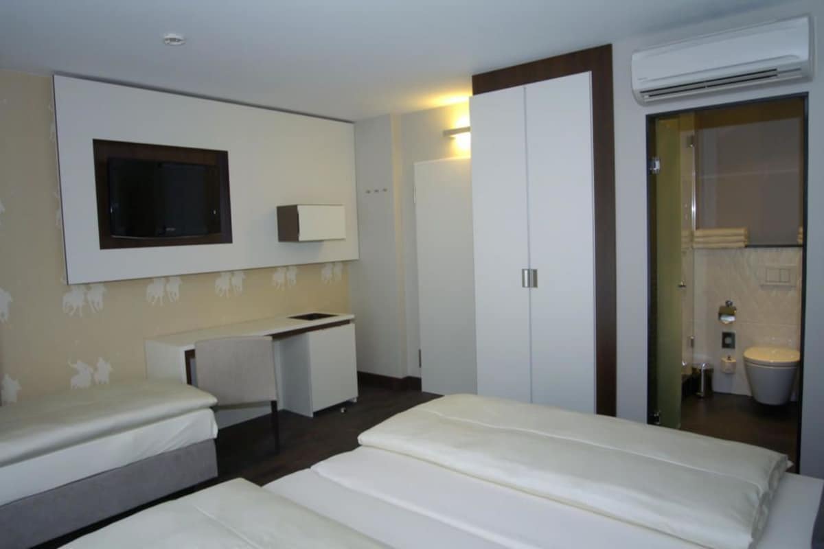 Minibar, Zimmersafe, Schreibtisch, schallisolierte Zimmer