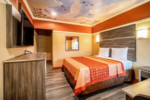 Escritorio, cortinas blackout, wifi gratis y ropa de cama 