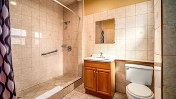 Room, 1 King Bed | Bathroom