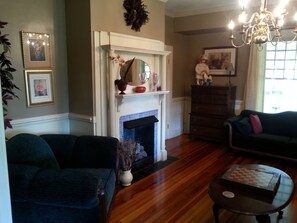 The Seaside Room | Lounge