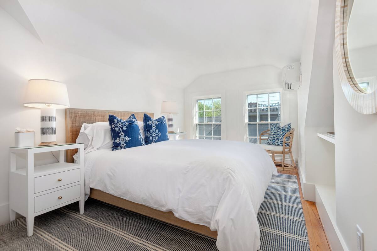 Standard Queen - Room 14 | Frette Italian sheets, premium bedding, down comforters, pillowtop beds