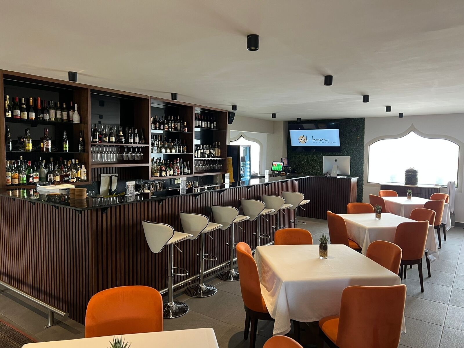 daily cooked-to-order breakfast for a fee