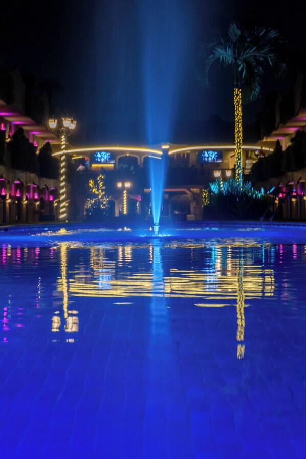 Outdoor pool, open 6:00 AM to 9:30 PM, pool umbrellas, pool loungers - Suites Layfer cocineta room y hotel Cordoba Veracruz Mexico (Córdoba)