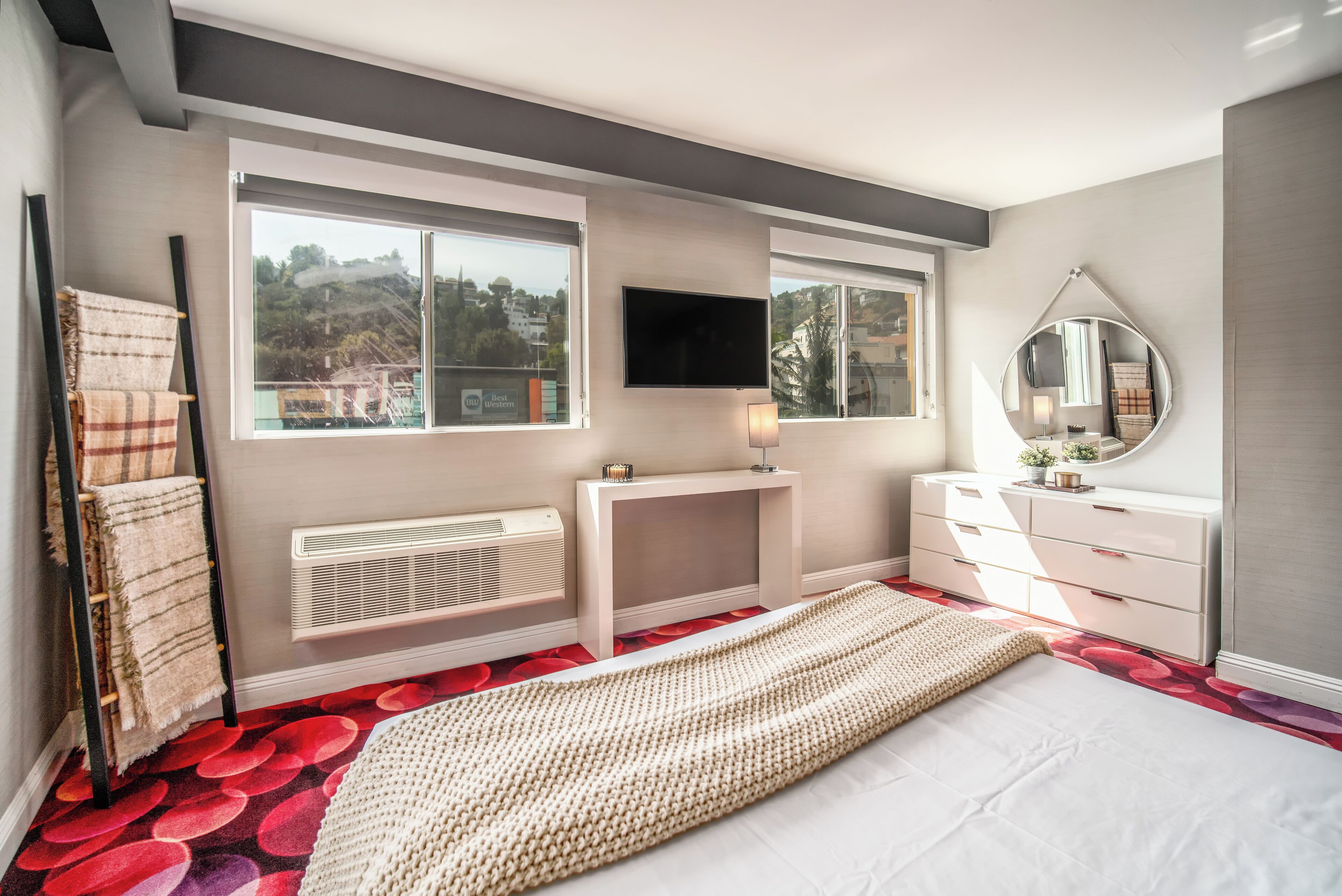 高档床上用品、遮光窗帘、熨斗/熨  衣板、免费 WiFi