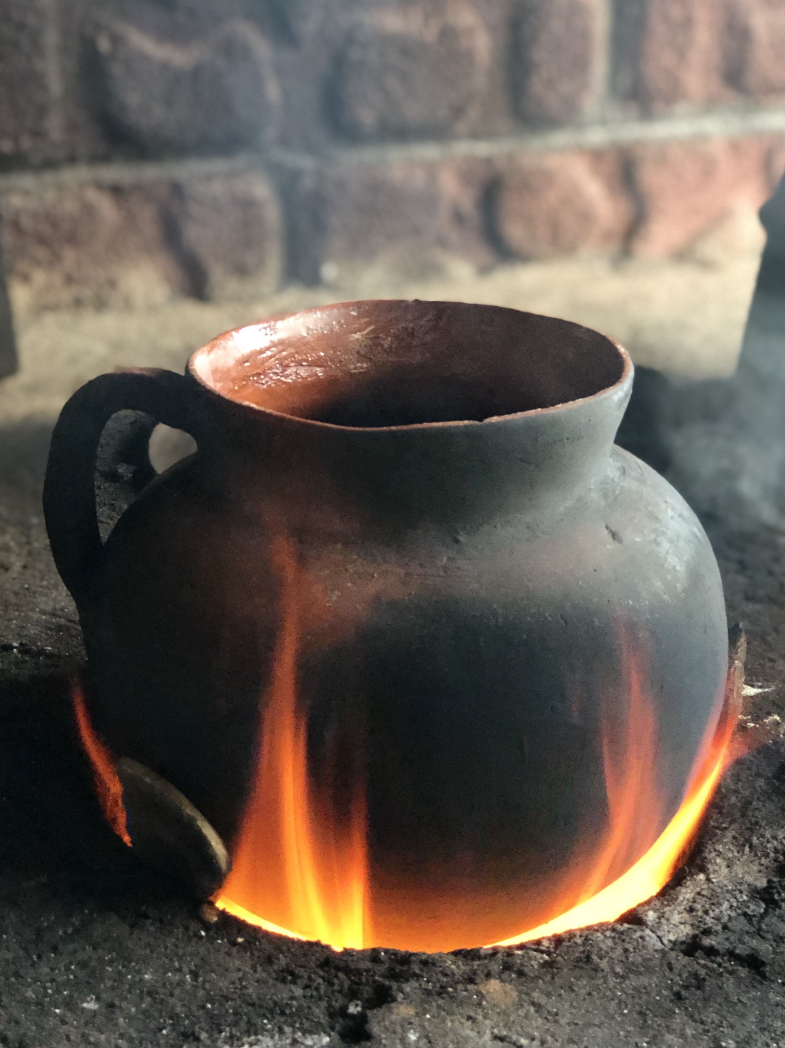 breakfast, lunch and dinner served