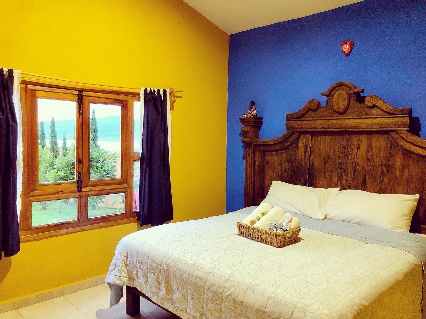 Cabaña romántica, 1 cama King size, Terraza, vista parcial al lago (Maria Luisa) | 1 habitación, ropa de cama de alta calidad y edredón 