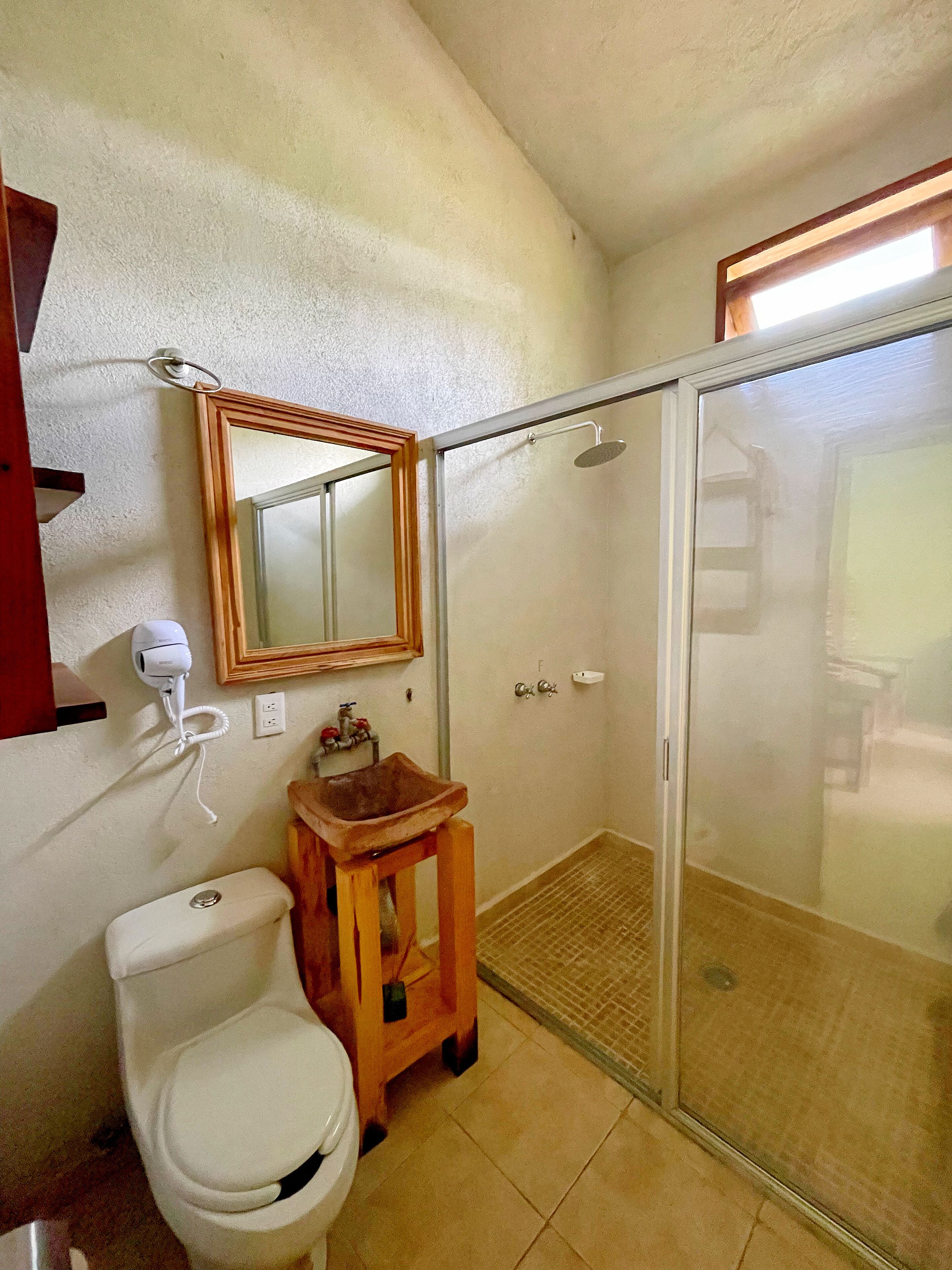 rainfall showerhead, free toiletries, towels, soap