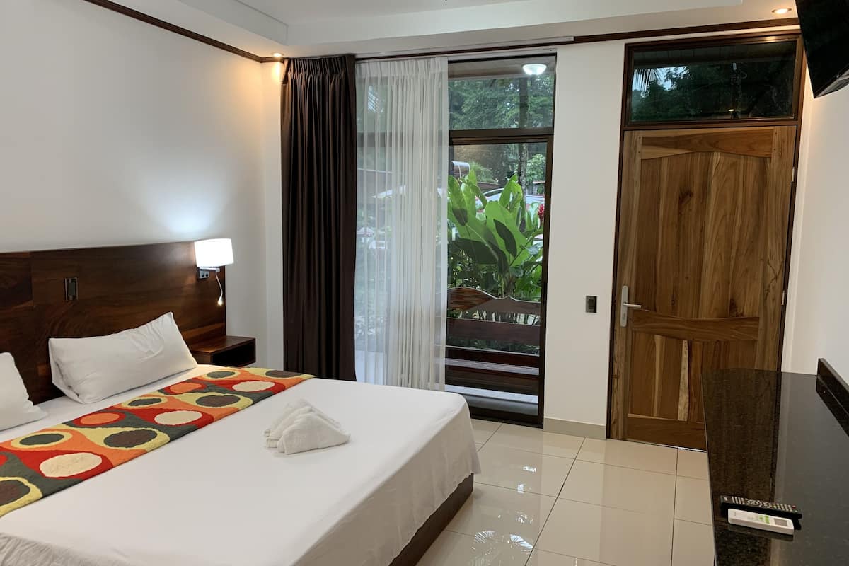 Kamar Double Deluks | Wi-Fi gratis dan seprai linen