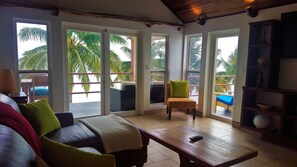 Caja de seguridad en la habitación y decoración personalizada