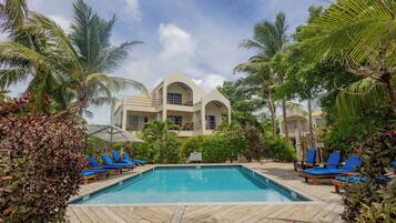 Outdoor pool, pool umbrellas, sun loungers