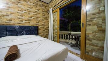 Deluxe Triple Room | 4 bedrooms, desk, free WiFi, bed sheets