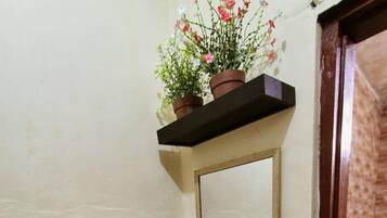 Standard Double Room | Bathroom | Shower, free toiletries, towels