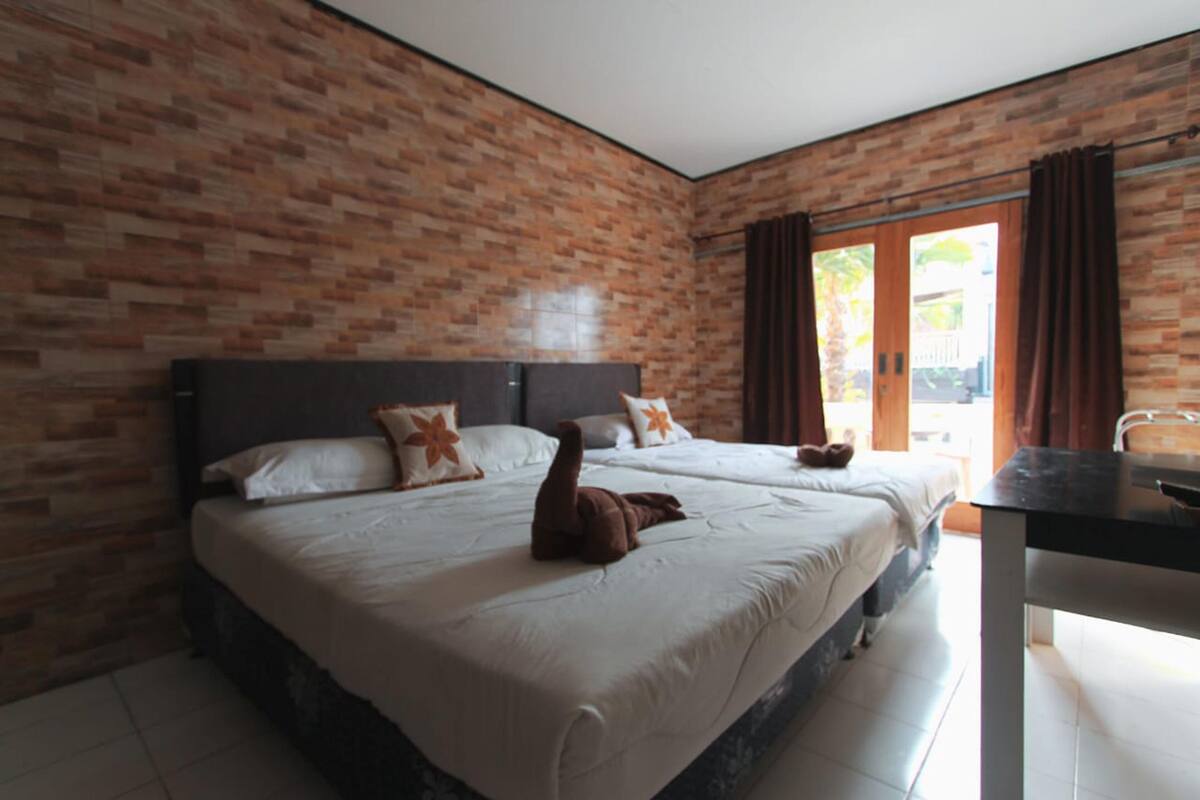 Deluxe-Dreibettzimmer | 4 Schlafzimmer, Schreibtisch, kostenloses WLAN, Bettwäsche