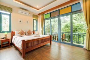 Standard Suite with Balcony 4 | Két bảo mật tại phòng, bàn, truy cập Internet không dây miễn phí 