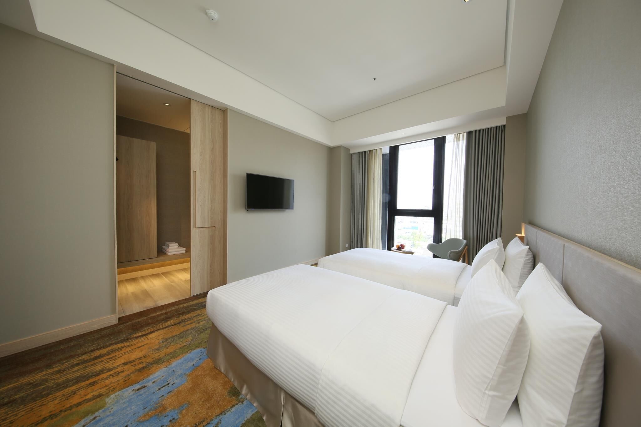 In-room safe, desk, laptop workspace, free WiFi