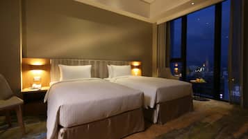 In-room safe, desk, laptop workspace, free WiFi