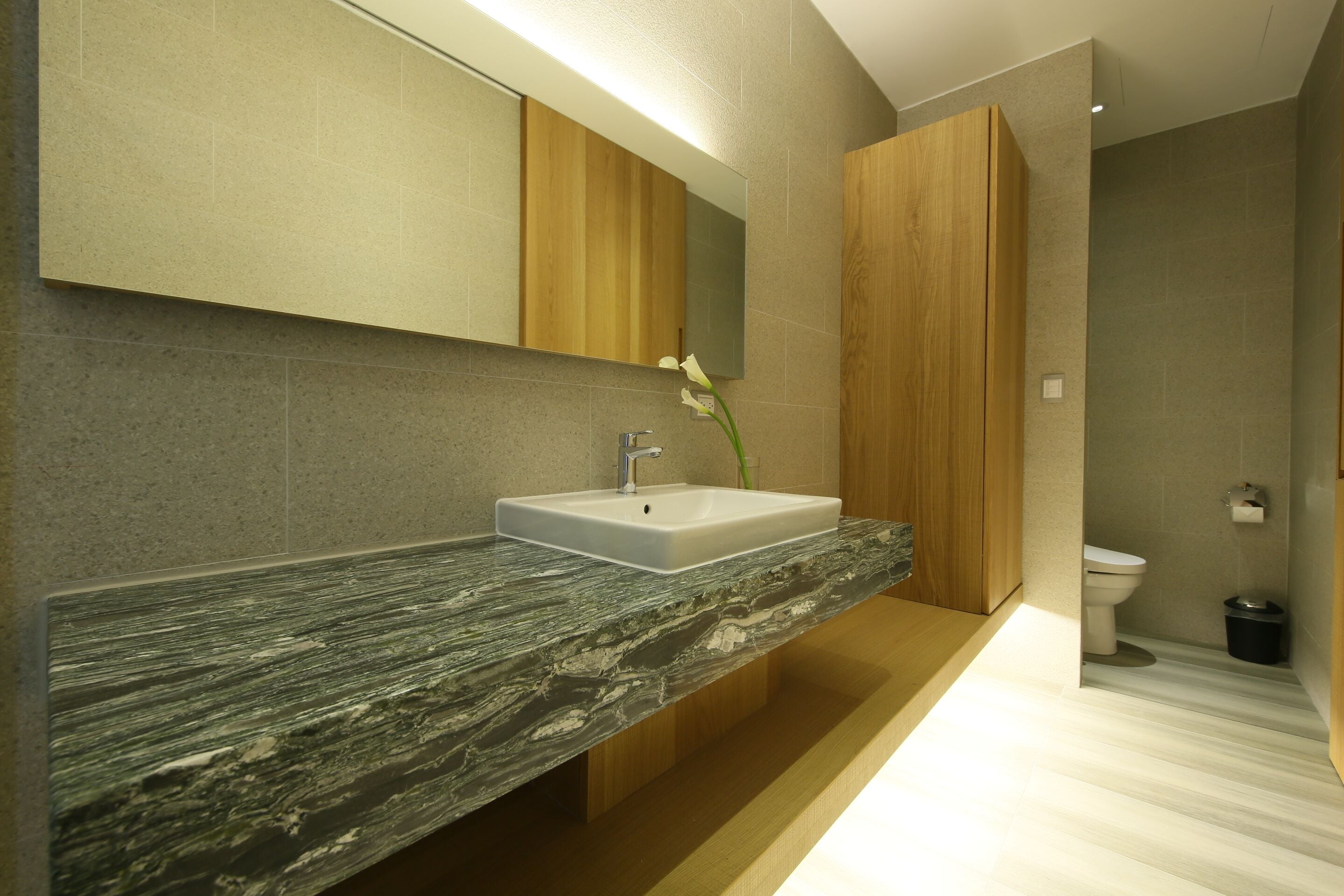 separate bathtub and shower, deep-soaking bathtub, free toiletries