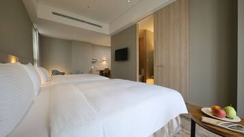 In-room safe, desk, laptop workspace, free WiFi