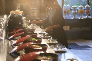 Daily buffet breakfast (TWD 380 per person)