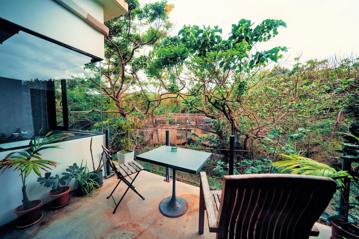 Gallery Double Room, Mountain View (204) | Blackout drapes, free WiFi