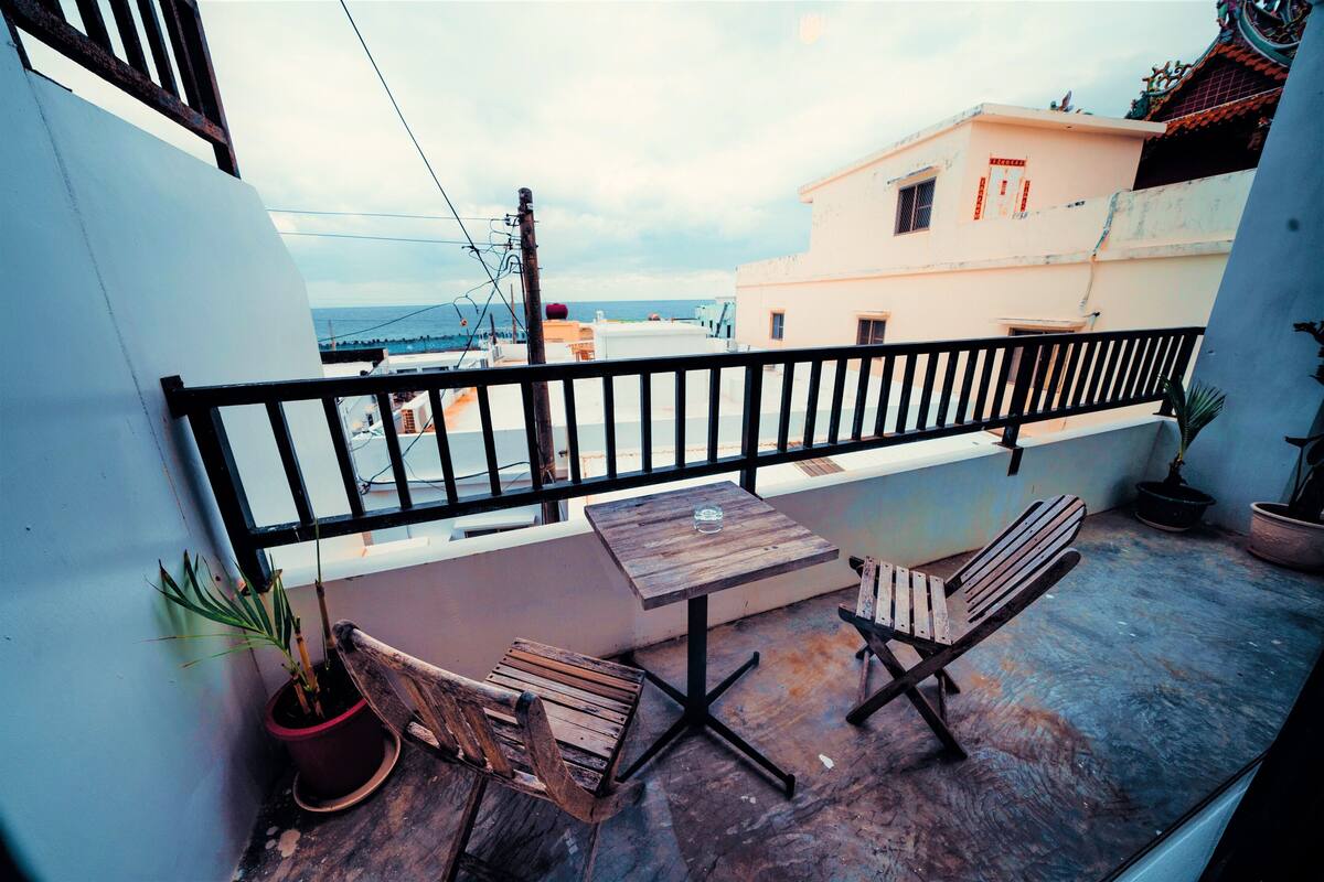 Comfort Double Room, Ocean View (202) | Blackout drapes, free WiFi