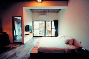 Gallery Double Room, Mountain View (204) | Blackout drapes, free WiFi - Lugo Hotel (Hengchun)