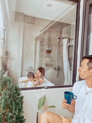 华丽双床房 | 遮光窗帘、免费 WiFi