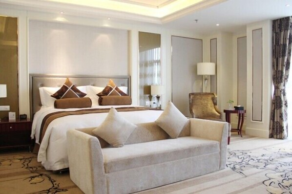 Premium bedding, minibar, in-room safe, desk