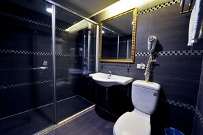Standard Double Room | Bathroom